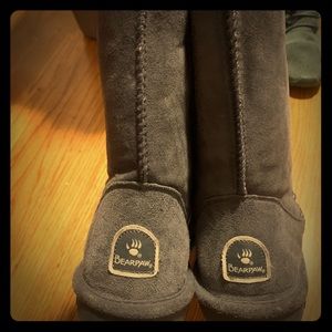 Bearpaw Grey boots